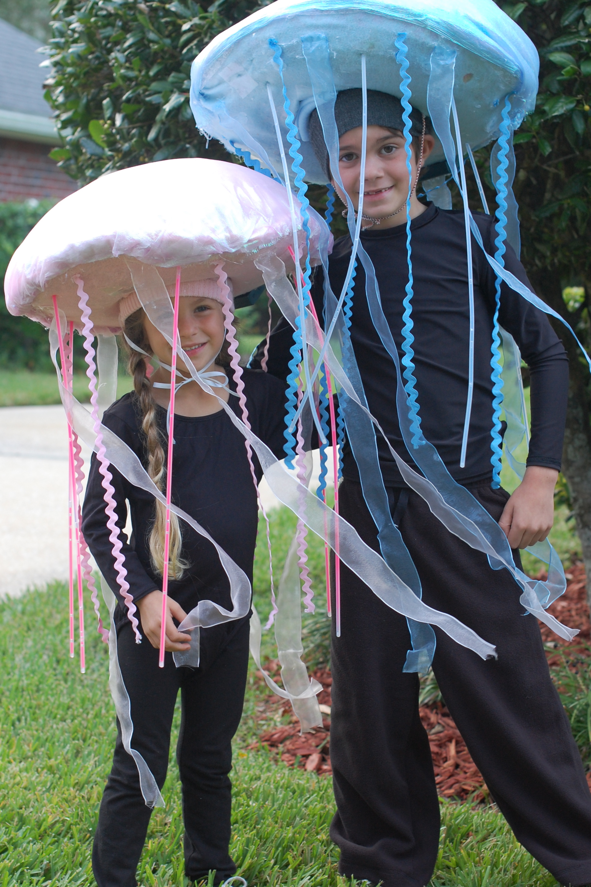 Glow in the dark diy jellyfish costume tutorial - Swoodson Says